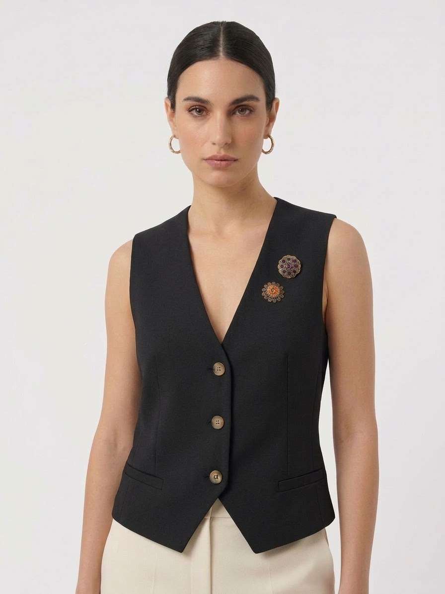 MARKUP Gilet in flanella pettinata con spille decorative