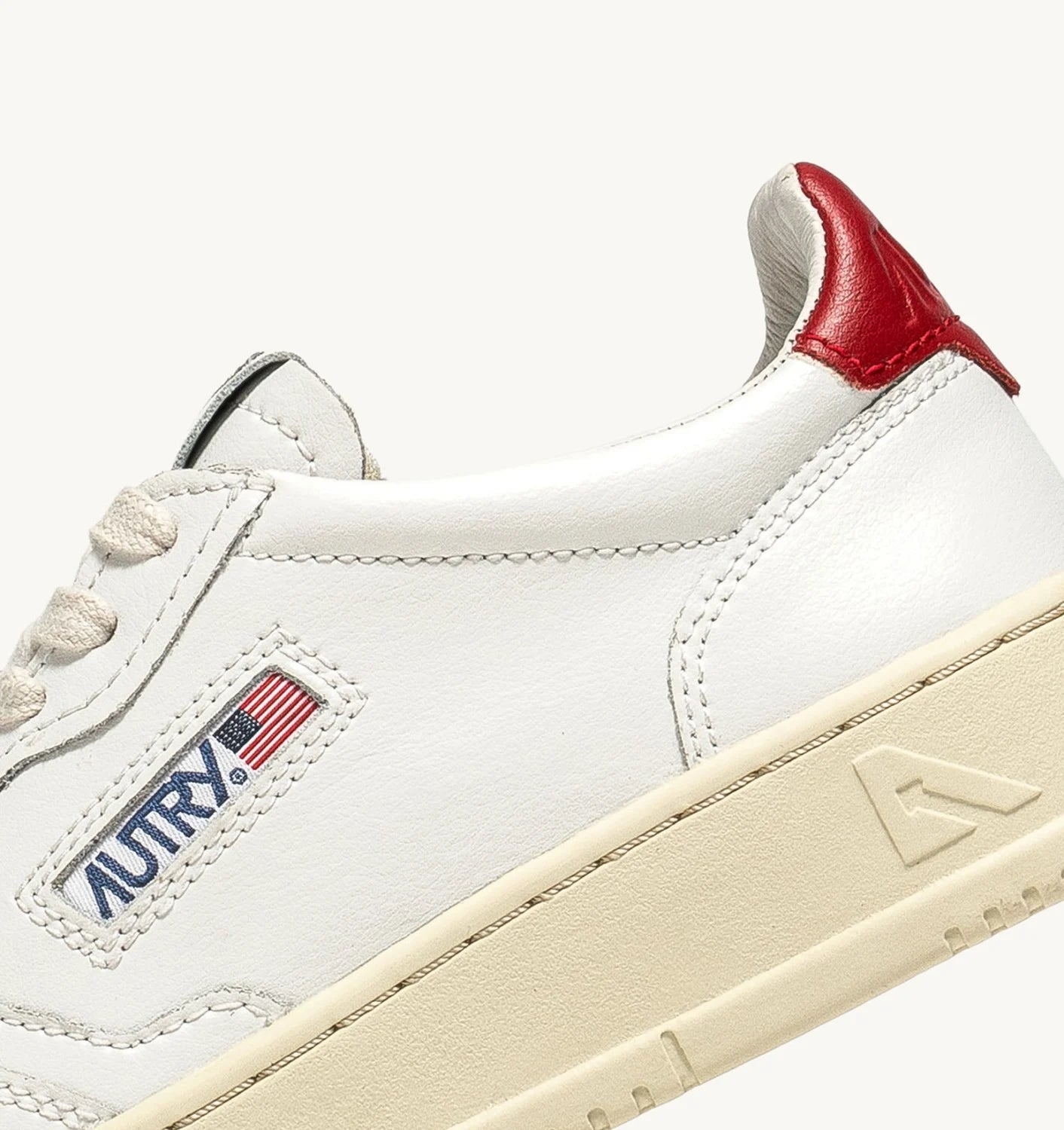 AUTRY SNEAKERS MEDALIST LOW IN PELLE BIANCA E ROSSA
