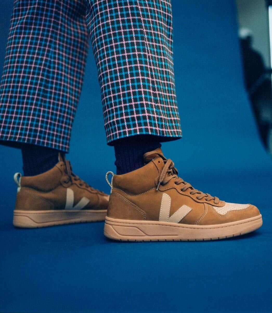 VEJA NUBUCK CAMEL DESERT