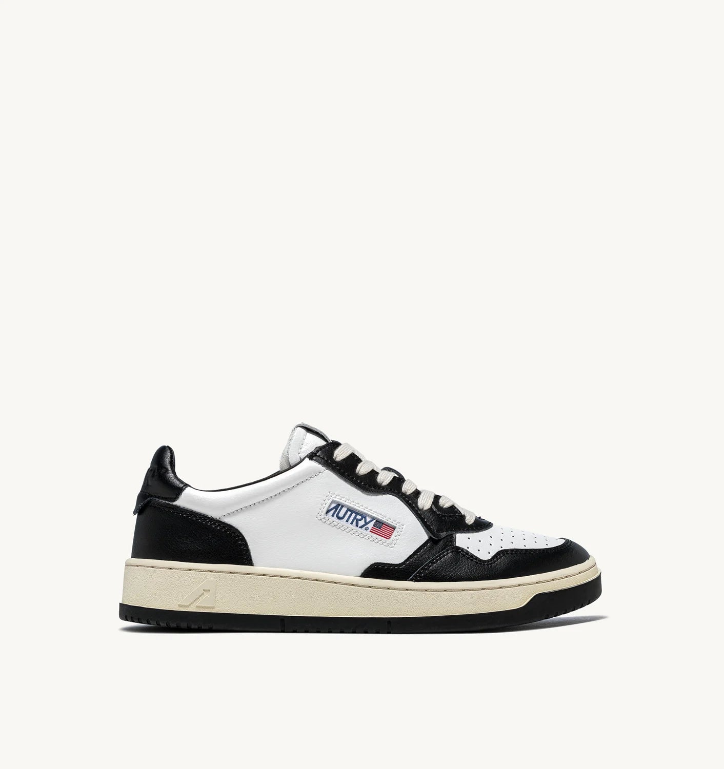 AUTRY SNEAKERS MEDALIST LOW BICOLOR IN PELLE BIANCA E NERA