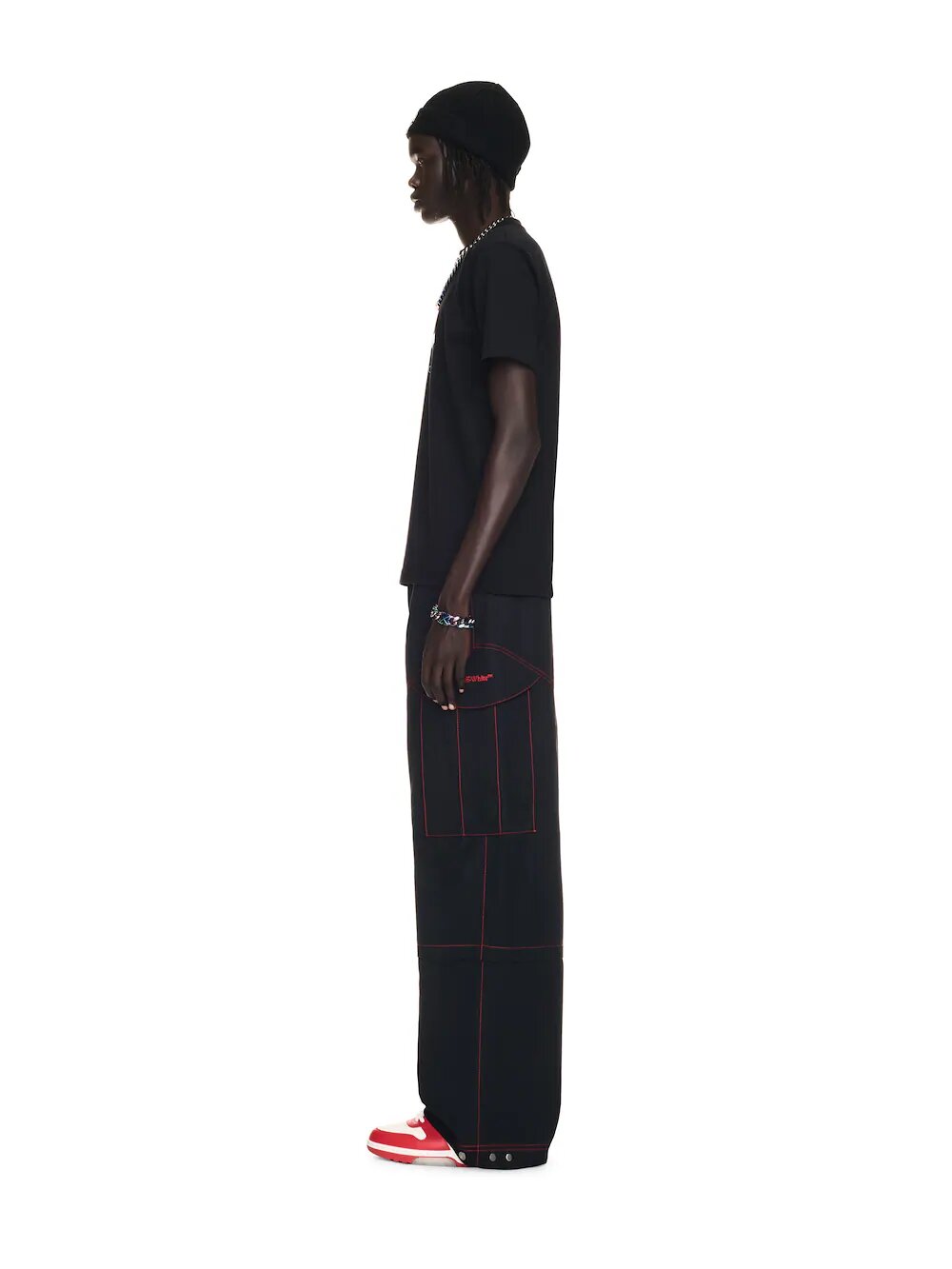 OFF-WHITE T-shirt slim nera con logo floccato e motivo arrow