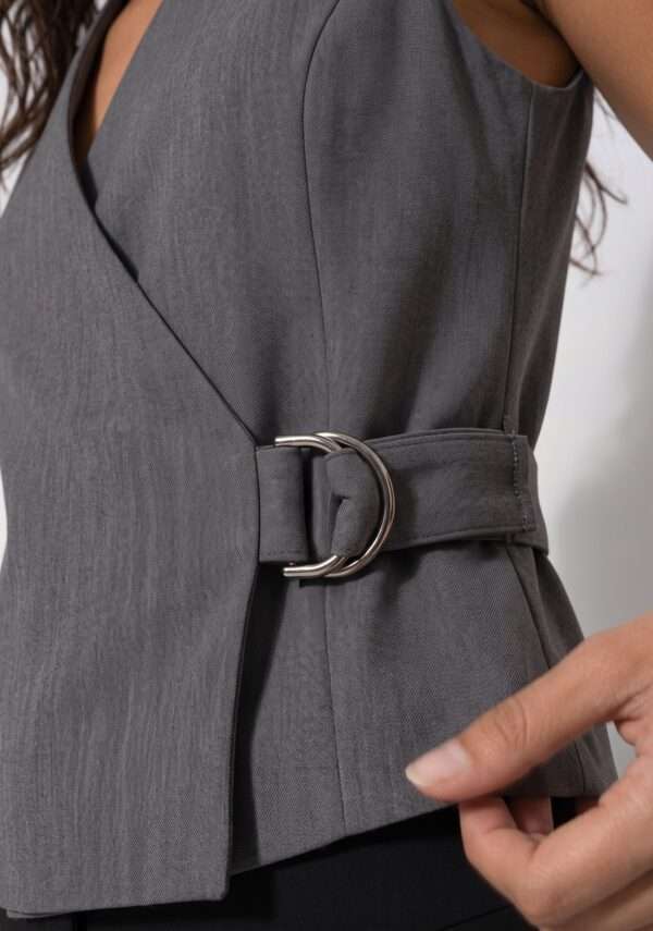 Gilet in flanella pettinata con cintura laterale