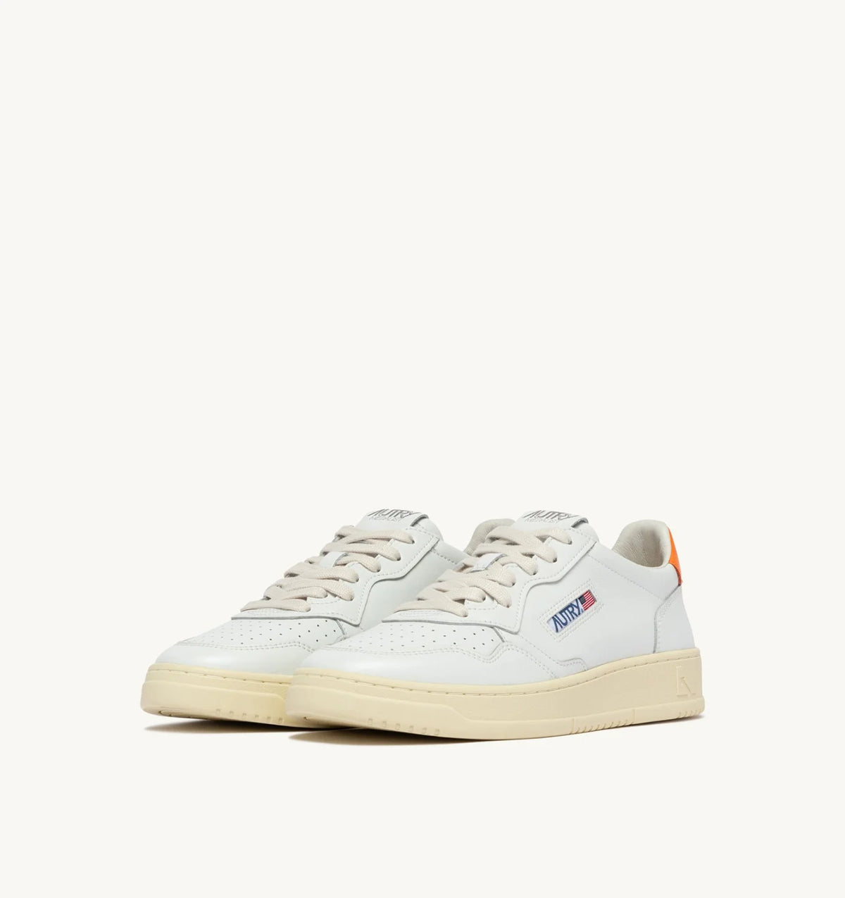 AUTRY SNEAKERS MEDALIST LOW IN PELLE BIANCA E PARSIMMON ORANGE