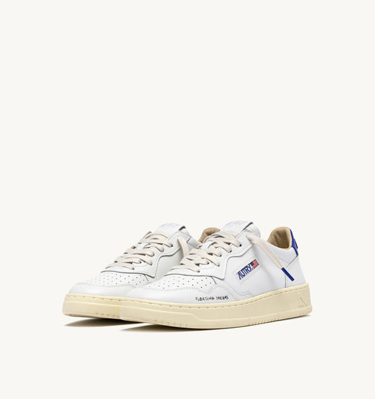 AUTRY SNEAKERS MEDALIST LOW IN PELLE BIANCA E BEAUCOUP BLUE