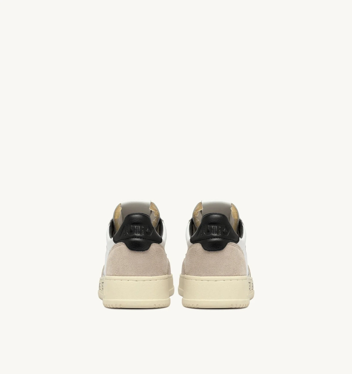 AUTRY SNEAKERS MEDALIST LOW IN SUEDE E PELLE BIANCA E NERA CON LETTERING