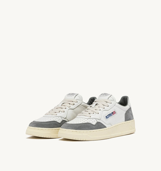 AUTRY SNEAKERS MEDALIST LOW IN PELLE E SUEDE COLORE BIANCO E GRAY