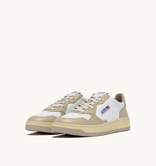 AUTRY SNEAKERS MEDALIST LOW BICOLOR IN PELLE BIANCA E TIDAL FOAM