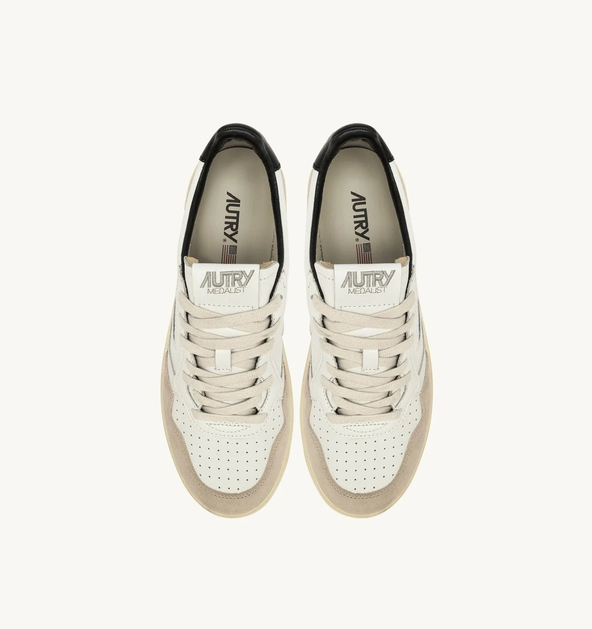 AUTRY SNEAKERS MEDALIST LOW IN SUEDE E PELLE BIANCA E NERA CON LETTERING