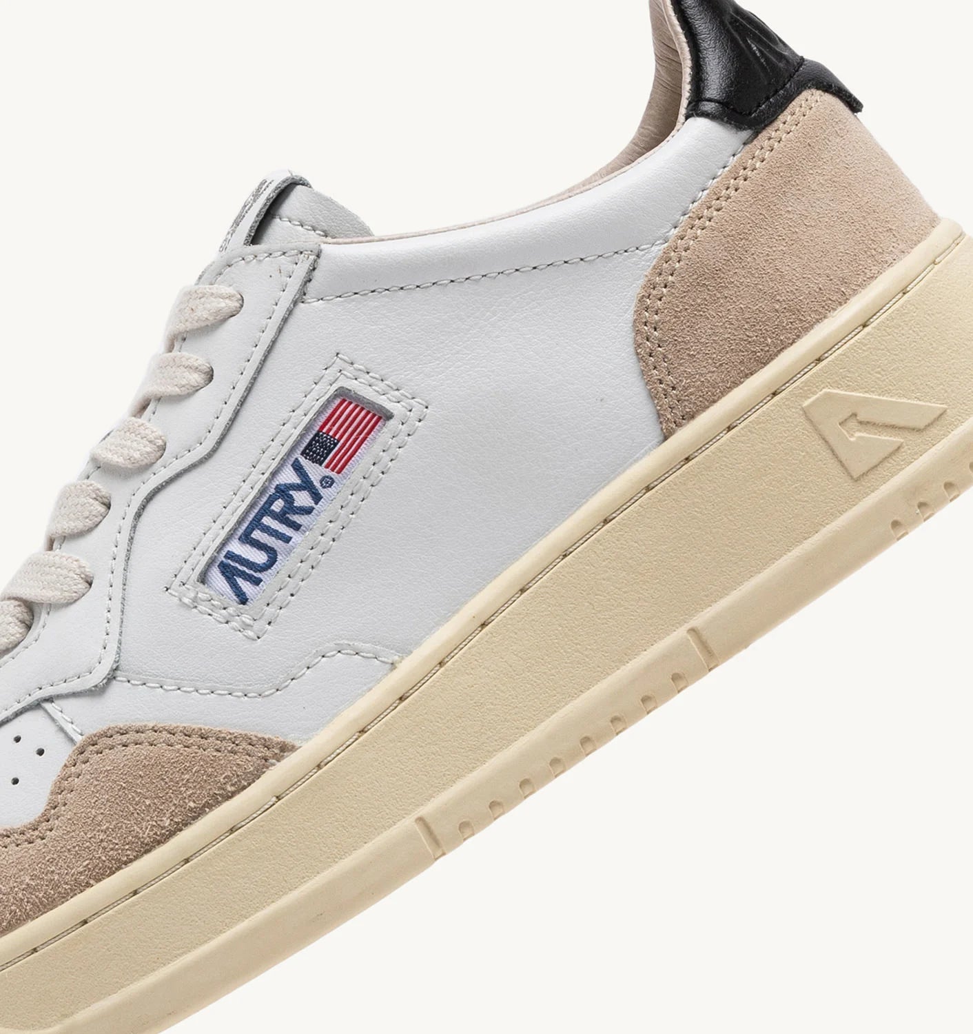 AUTRY SNEAKERS MEDALIST LOW IN PELLE BIANCA E NERA E SUEDE BEIGE