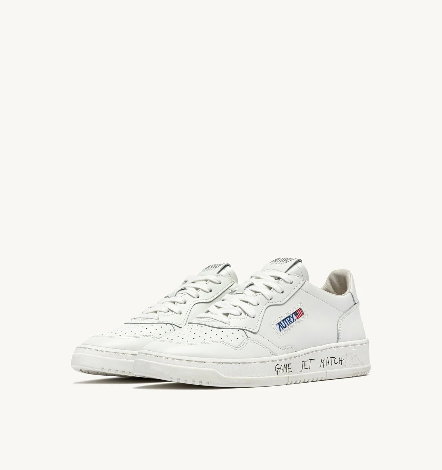 AUTRY SNEAKERS MEDALIST LOW IN PELLE BIANCA CON LETTERING