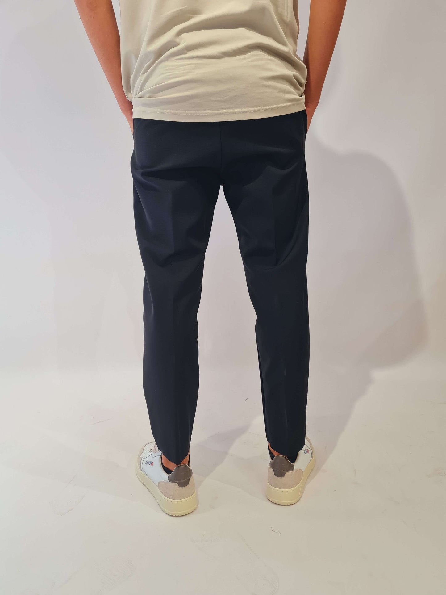 PANTALONE PRIME IN TESSUTO TECNICO CON MEZZO ELASTICO E LACCETTI