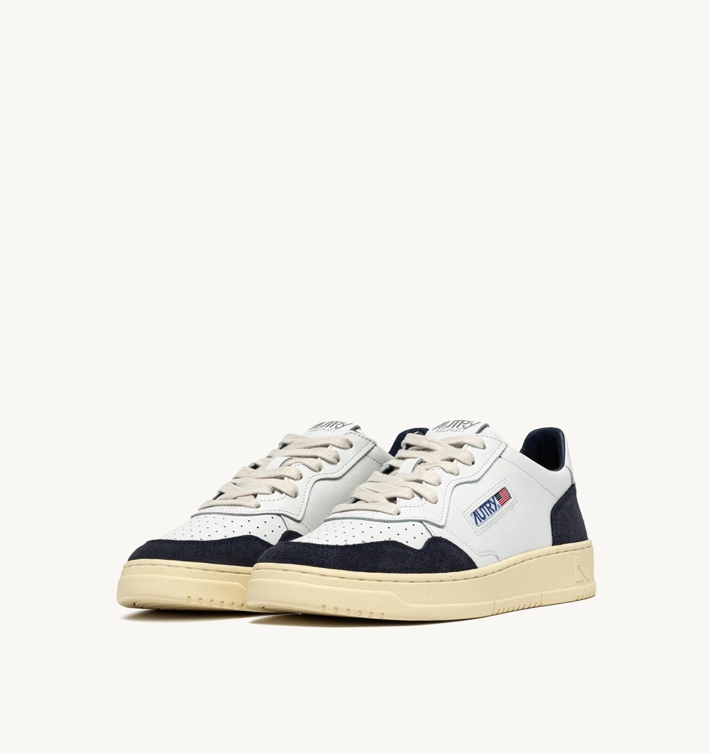 AUTRY SNEAKERS MEDALIST LOW IN PELLE BIANCA E SUEDE OCEANO