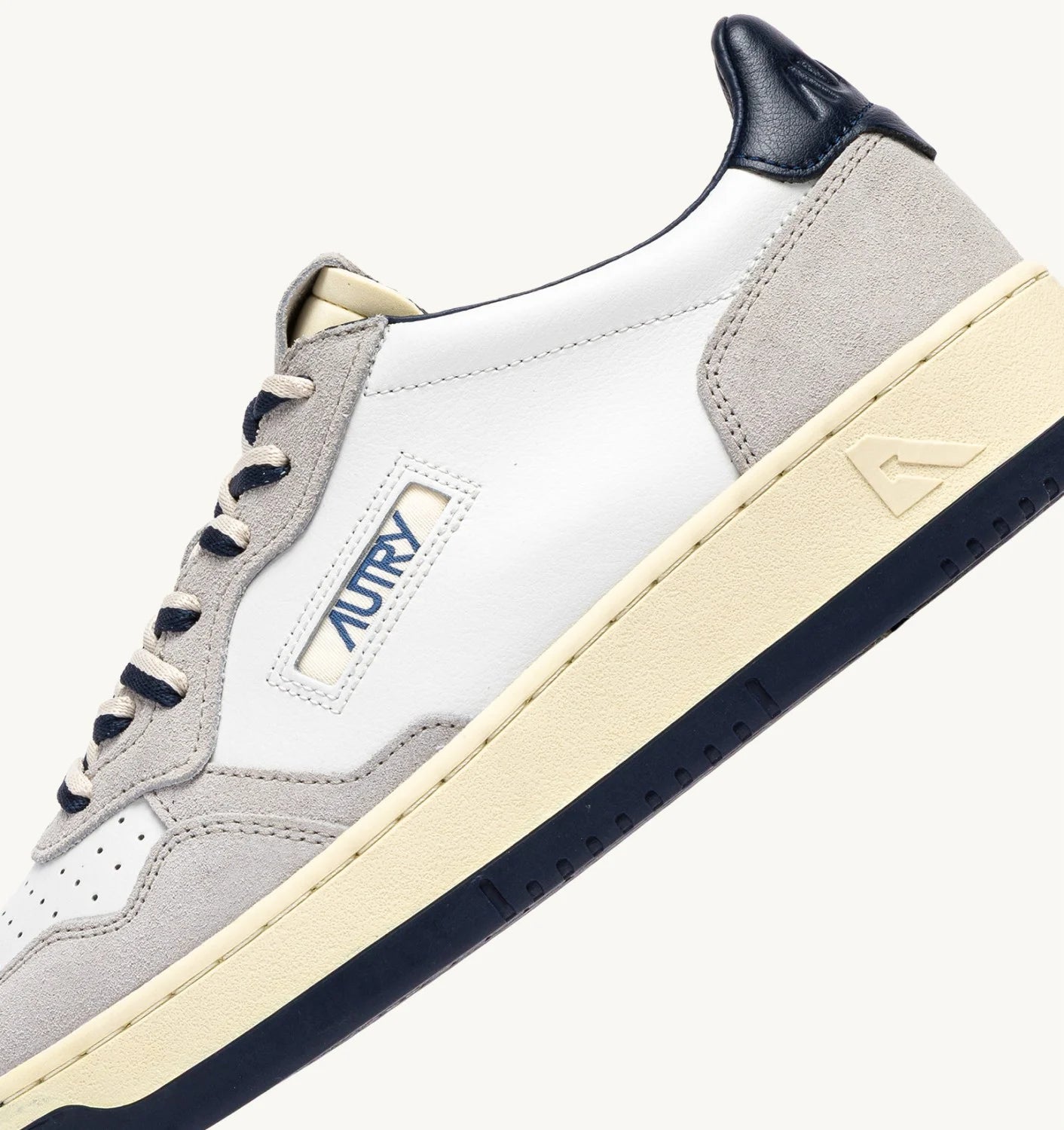 AUTRY SNEAKERS MEDALIST LOW IN SUEDE E PELLE VAPOR E SPACE