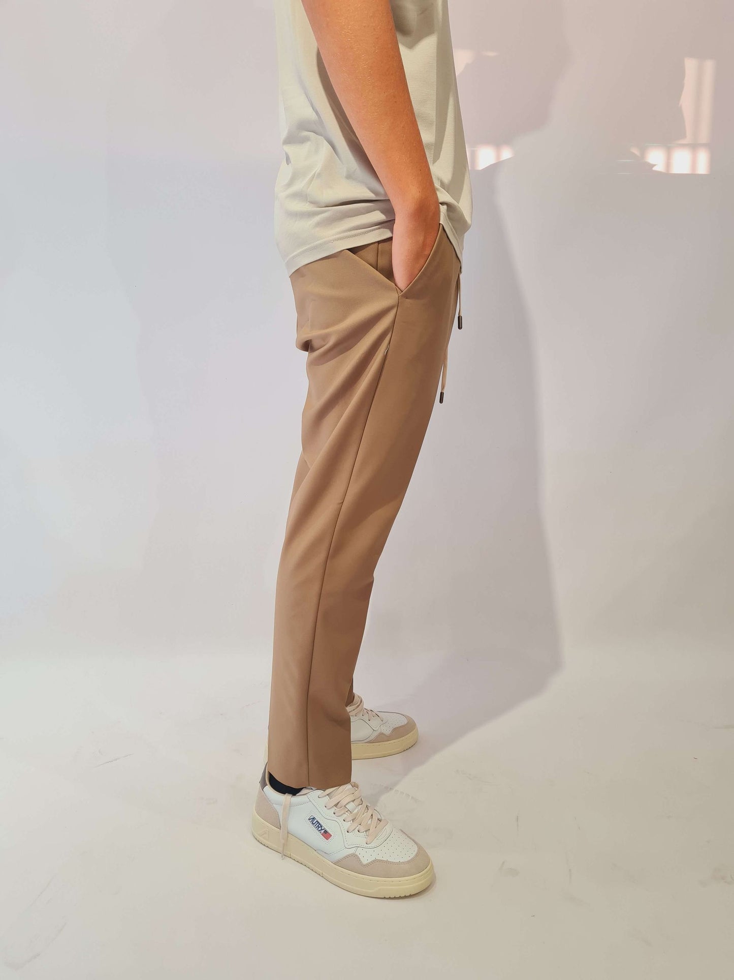 PANTALONE PRIME IN TESSUTO TECNICO CON MEZZO ELASTICO E LACCETTI