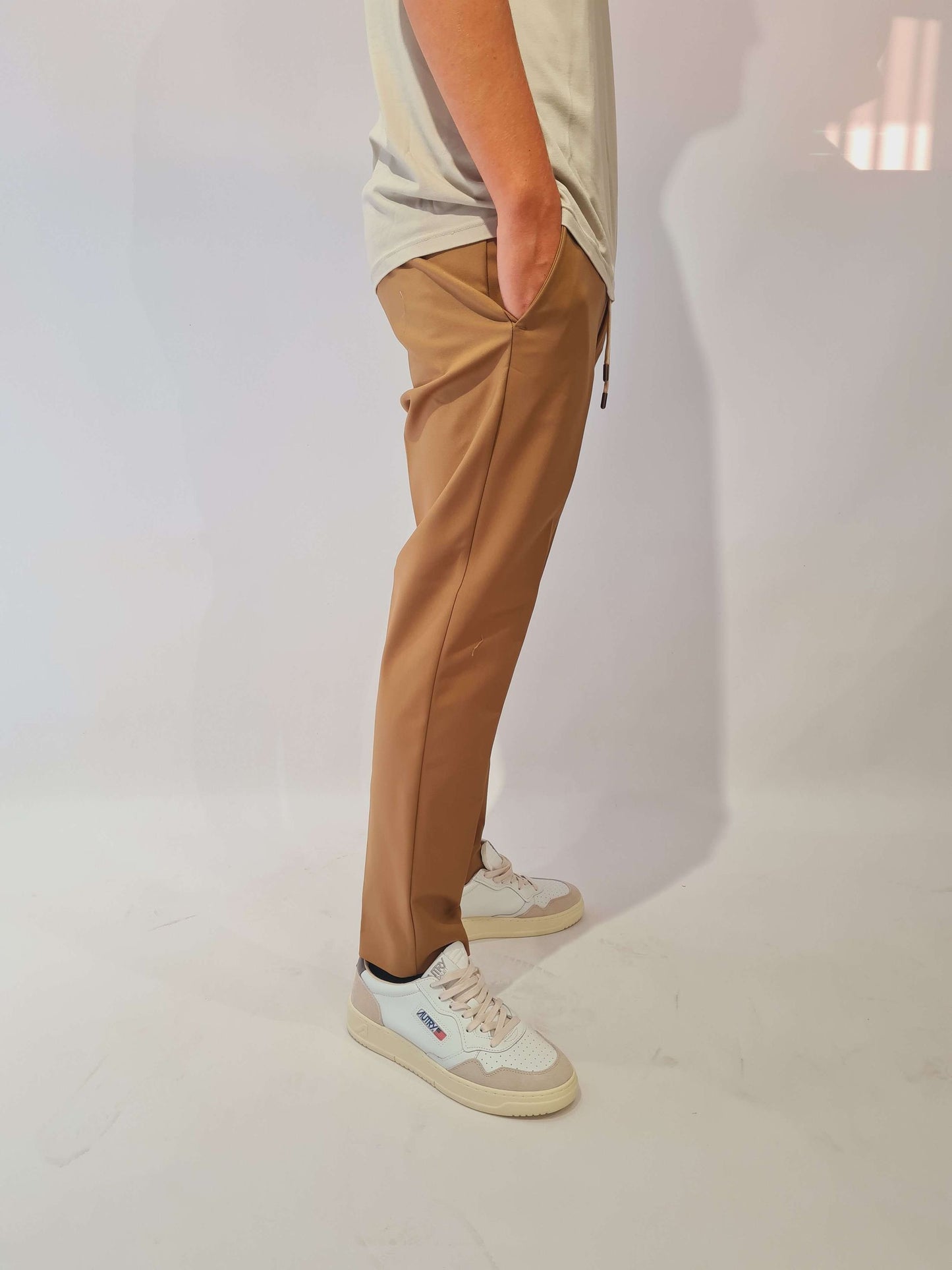 PANTALONE PRIME IN TESSUTO TECNICO CON MEZZO ELASTICO E LACCETTI