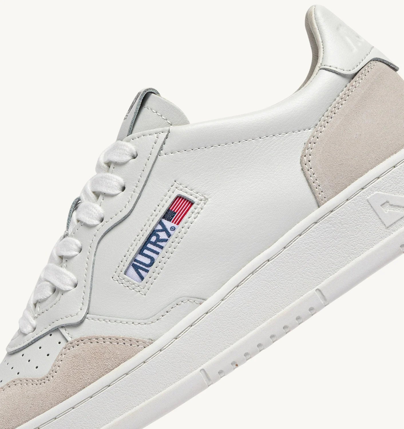 AUTRY SNEAKERS MEDALIST LOW IN SUEDE E PELLE BIANCA