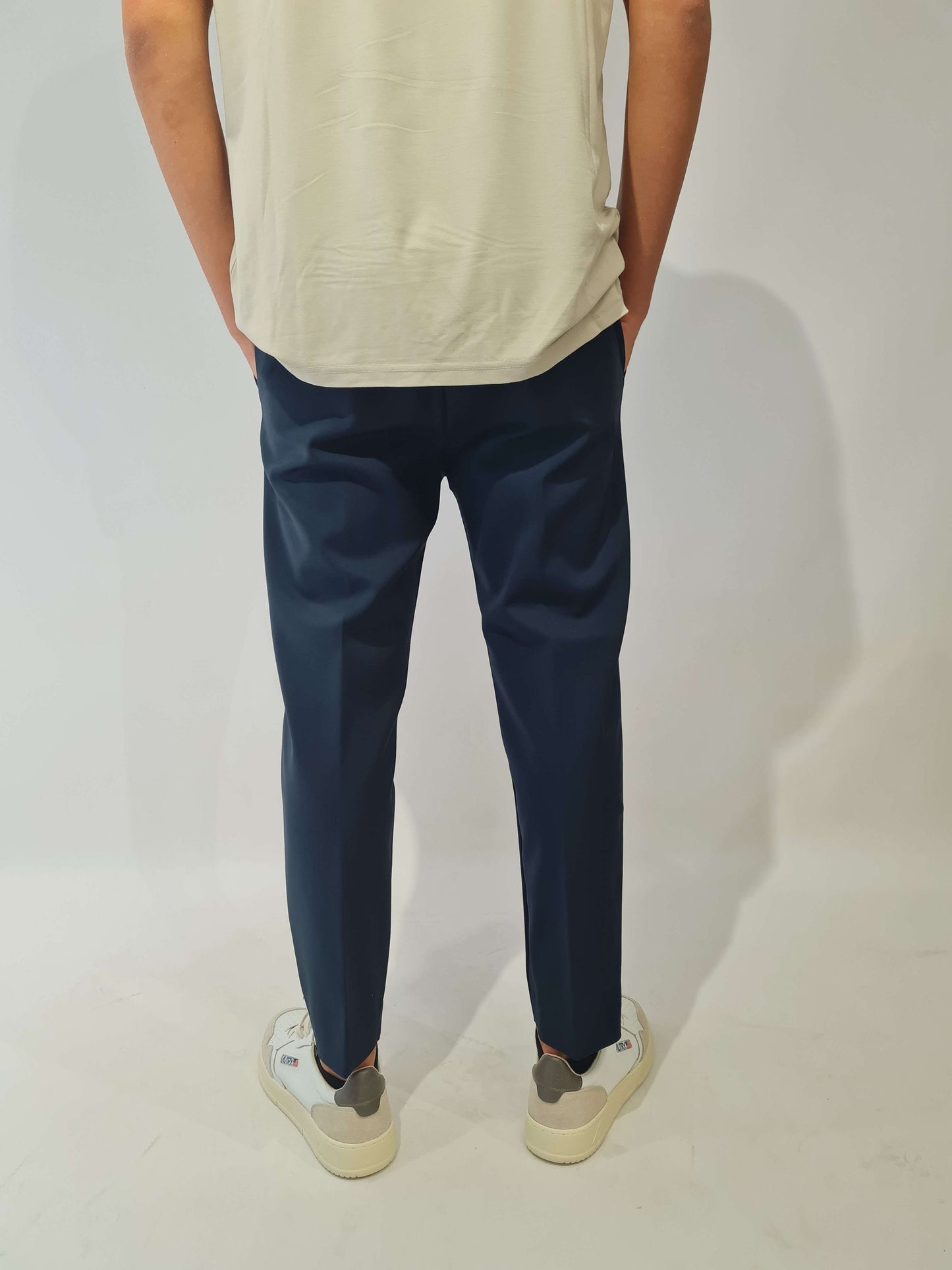 PANTALONE PRIME IN TESSUTO TECNICO CON MEZZO ELASTICO E LACCETTI