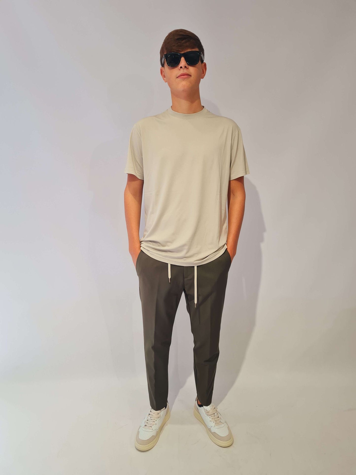 PANTALONE PRIME IN TESSUTO TECNICO CON MEZZO ELASTICO E LACCETTI
