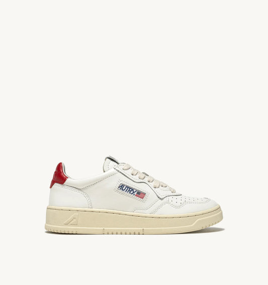 AUTRY SNEAKERS SNEAKERS MEDALIST LOW IN PELLE BIANCA E SPACE