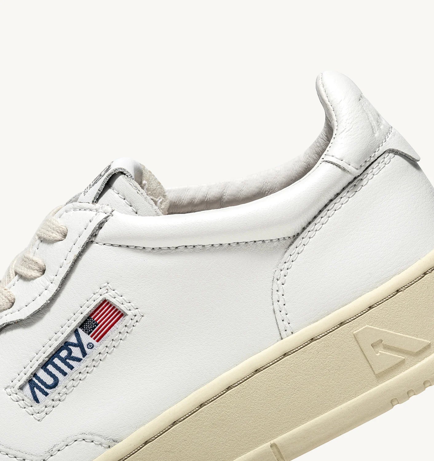 AUTRY SNEAKERS MEDALIST LOW IN PELLE BIANCA