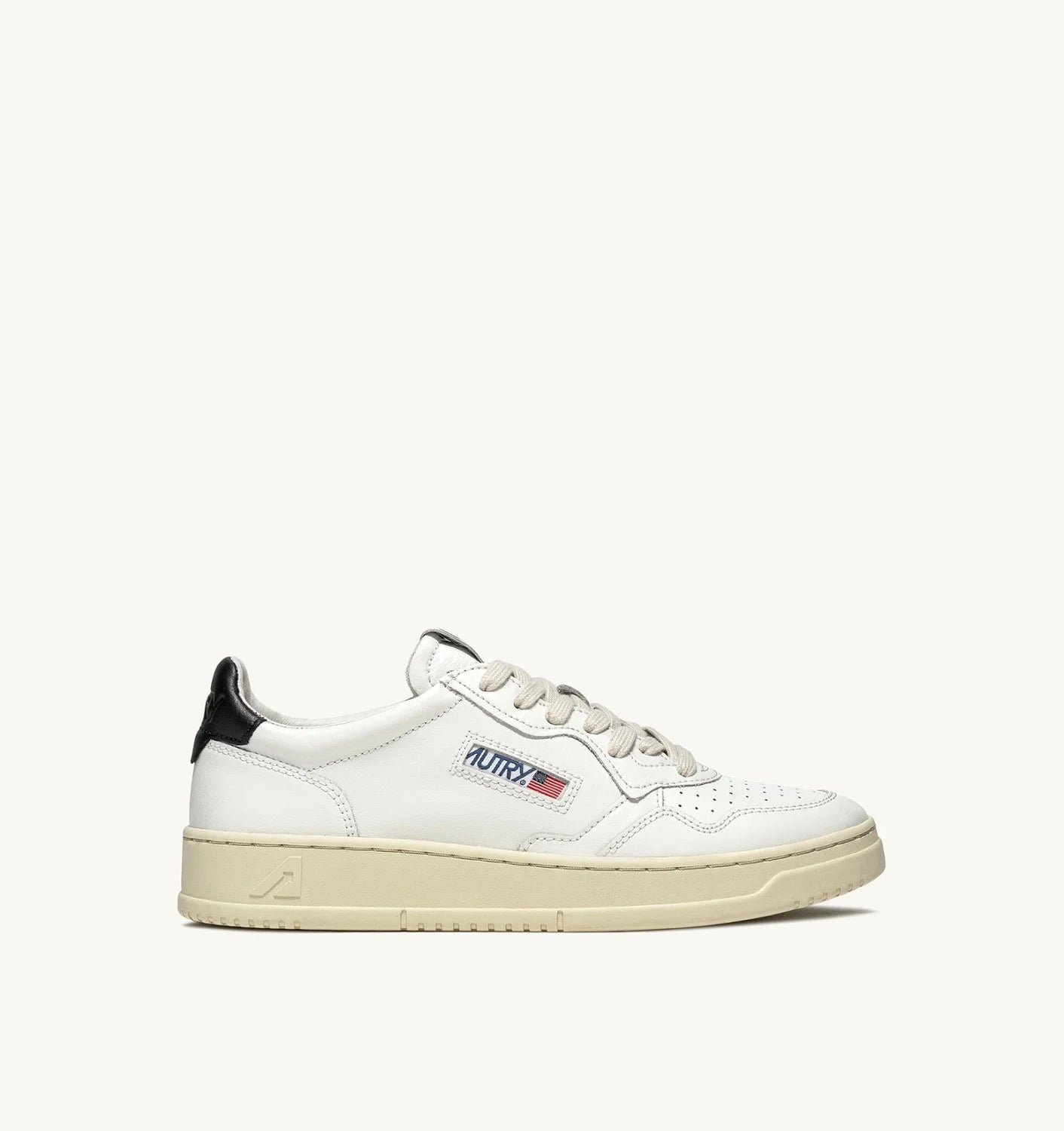 AUTRY SNEAKERS MEDALIST LOW IN PELLE BIANCA E NERA