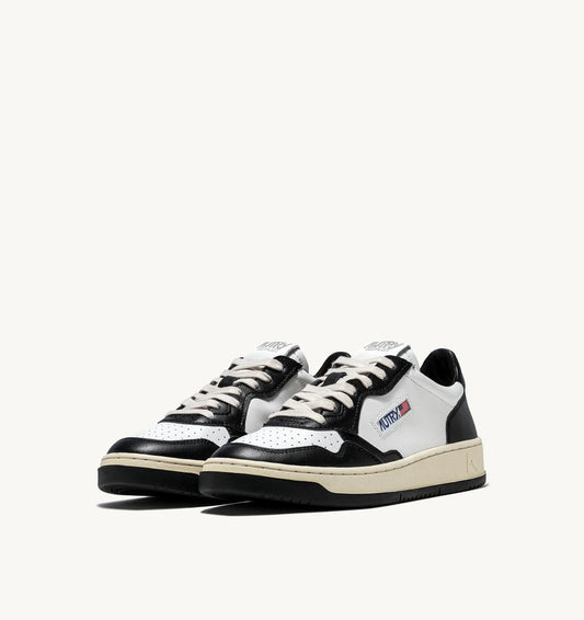 AUTRY SNEAKERS MEDALIST LOW BICOLOR IN PELLE BIANCA E NERA
