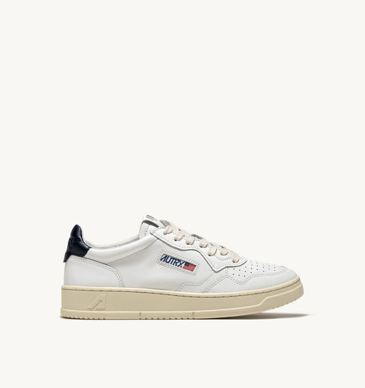AUTRY SNEAKERS MEDALIST LOW IN PELLE BIANCA E SPACE