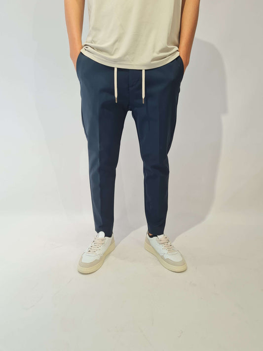 PANTALONE PRIME IN TESSUTO TECNICO CON MEZZO ELASTICO E LACCETTI