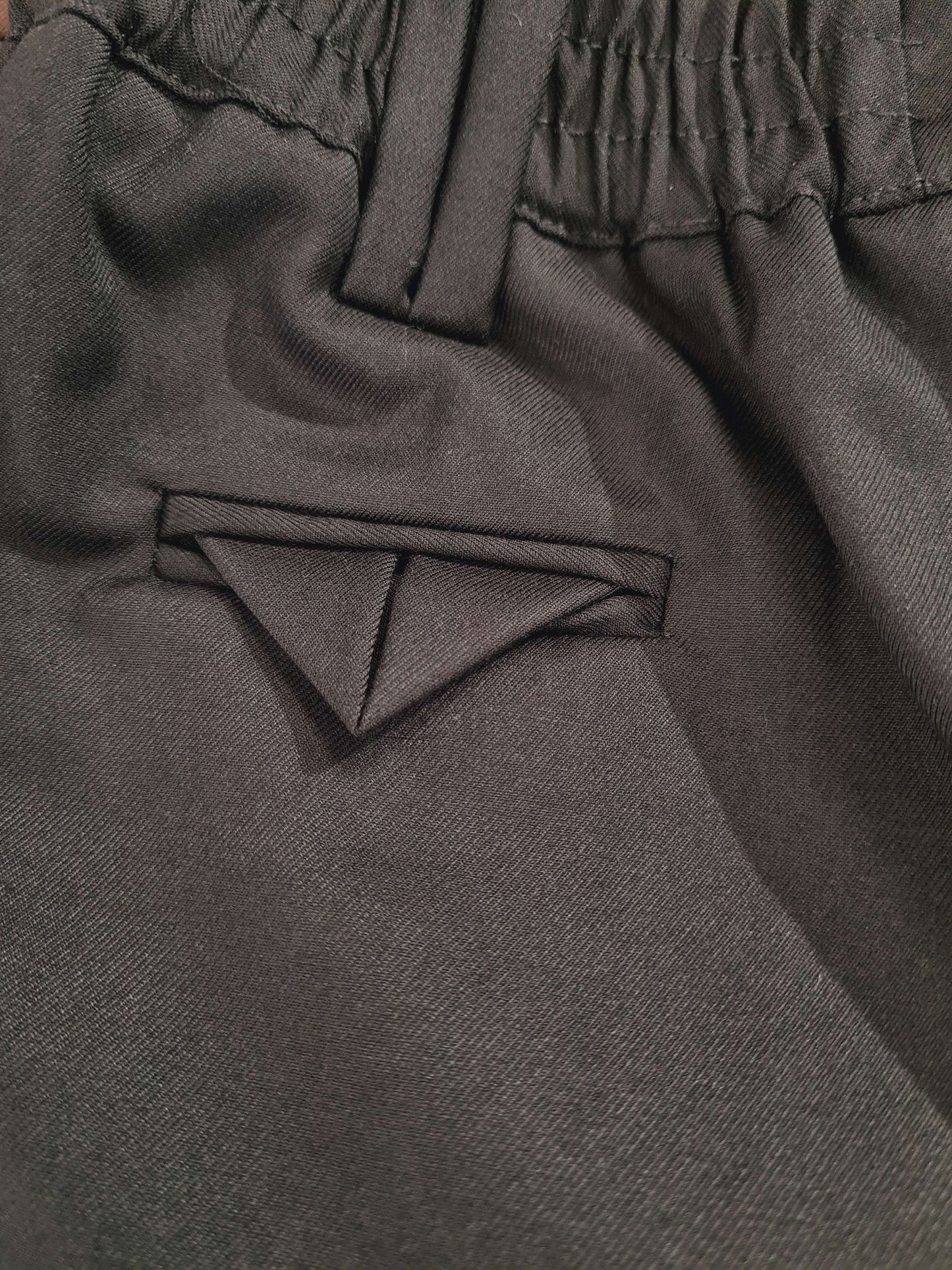 PANTALONE CON ELASTICO VESTIBILITA LARGA