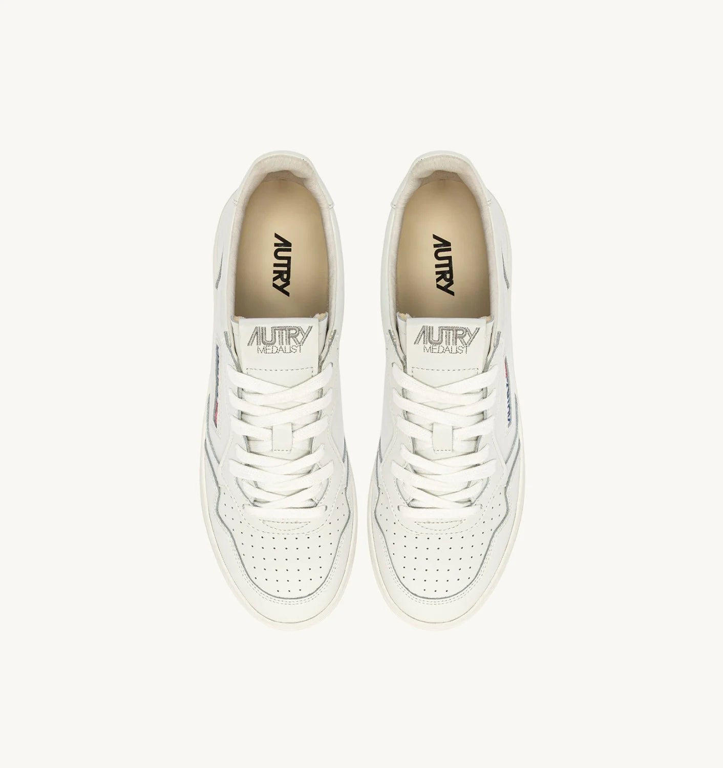 AUTRY SNEAKERS MEDALIST LOW IN PELLE BIANCA CON LETTERING