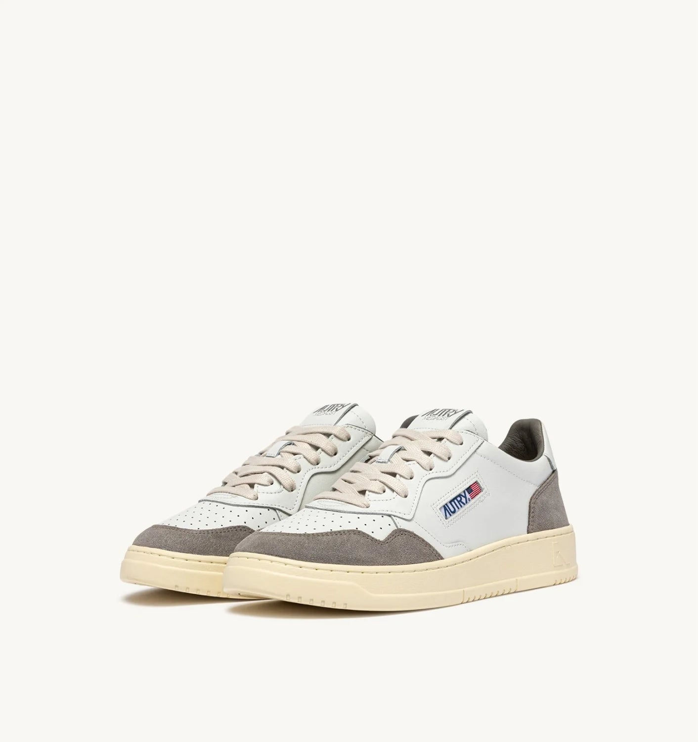 AUTRY SNEAKERS MEDALIST LOW IN PELLE BIANCA E SUEDE CEMENTO