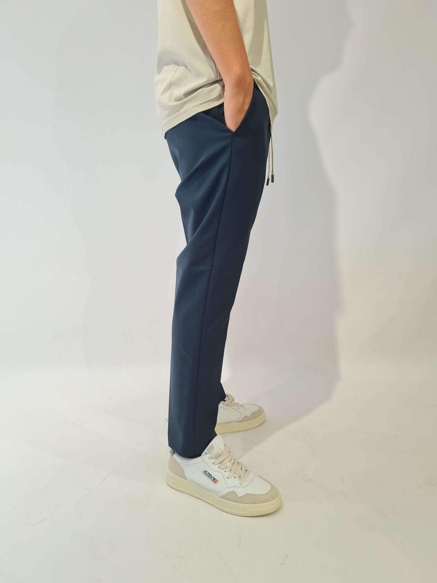 PANTALONE PRIME IN TESSUTO TECNICO CON MEZZO ELASTICO E LACCETTI