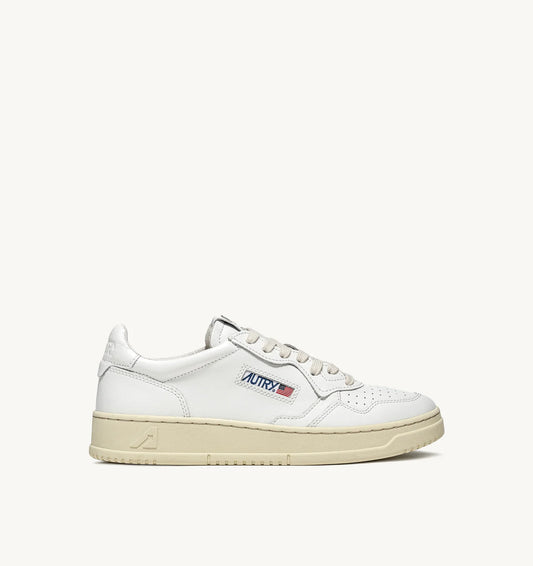 AUTRY SNEAKERS MEDALIST LOW IN PELLE BIANCA