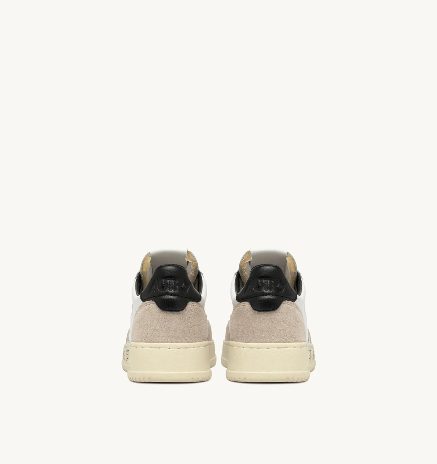 AUTRY SNEAKERS MEDALIST LOW IN SUEDE E PELLE BIANCA E NERA CON LETTERING