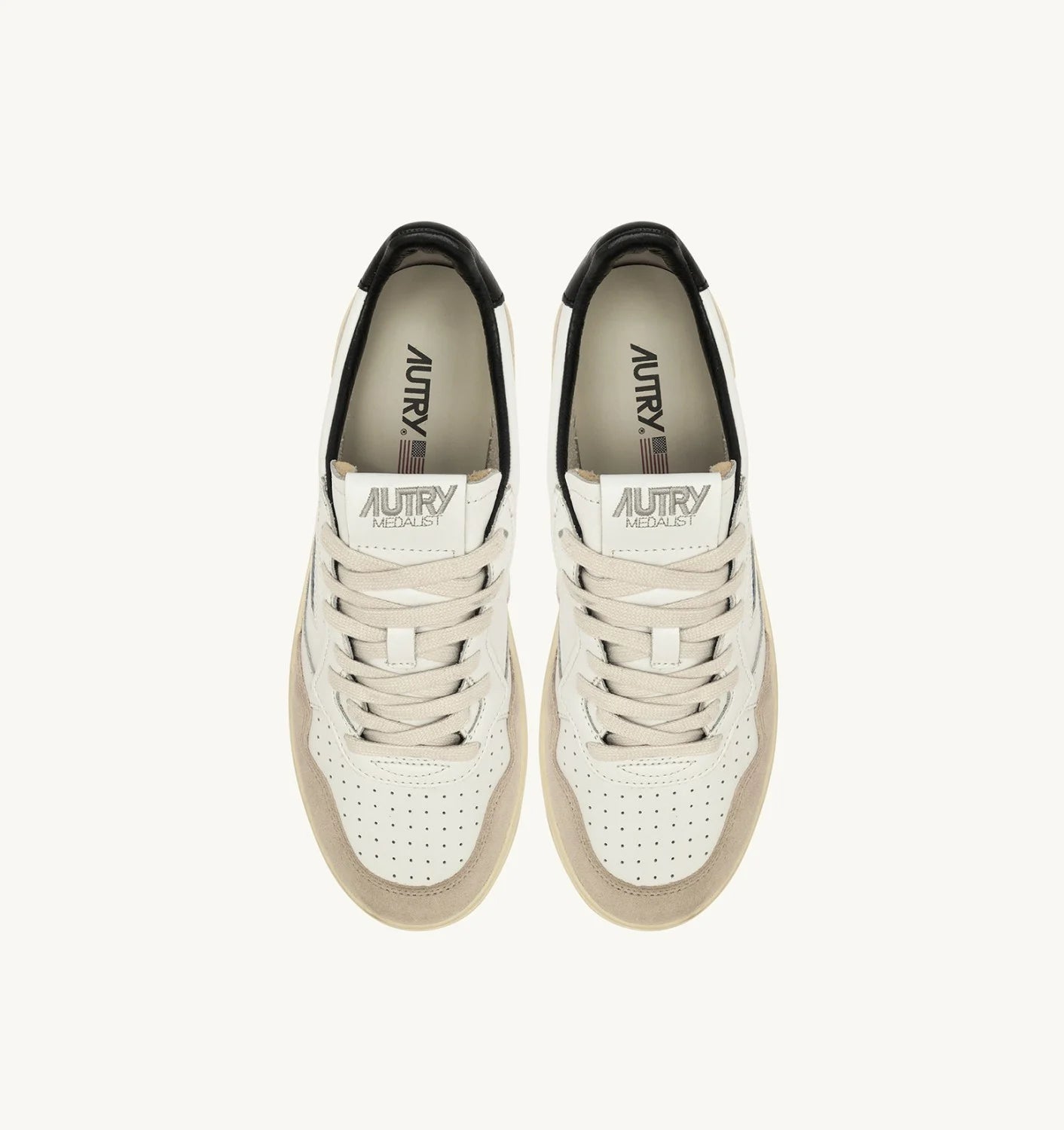 AUTRY SNEAKERS MEDALIST LOW IN SUEDE E PELLE BIANCA E NERA CON LETTERING